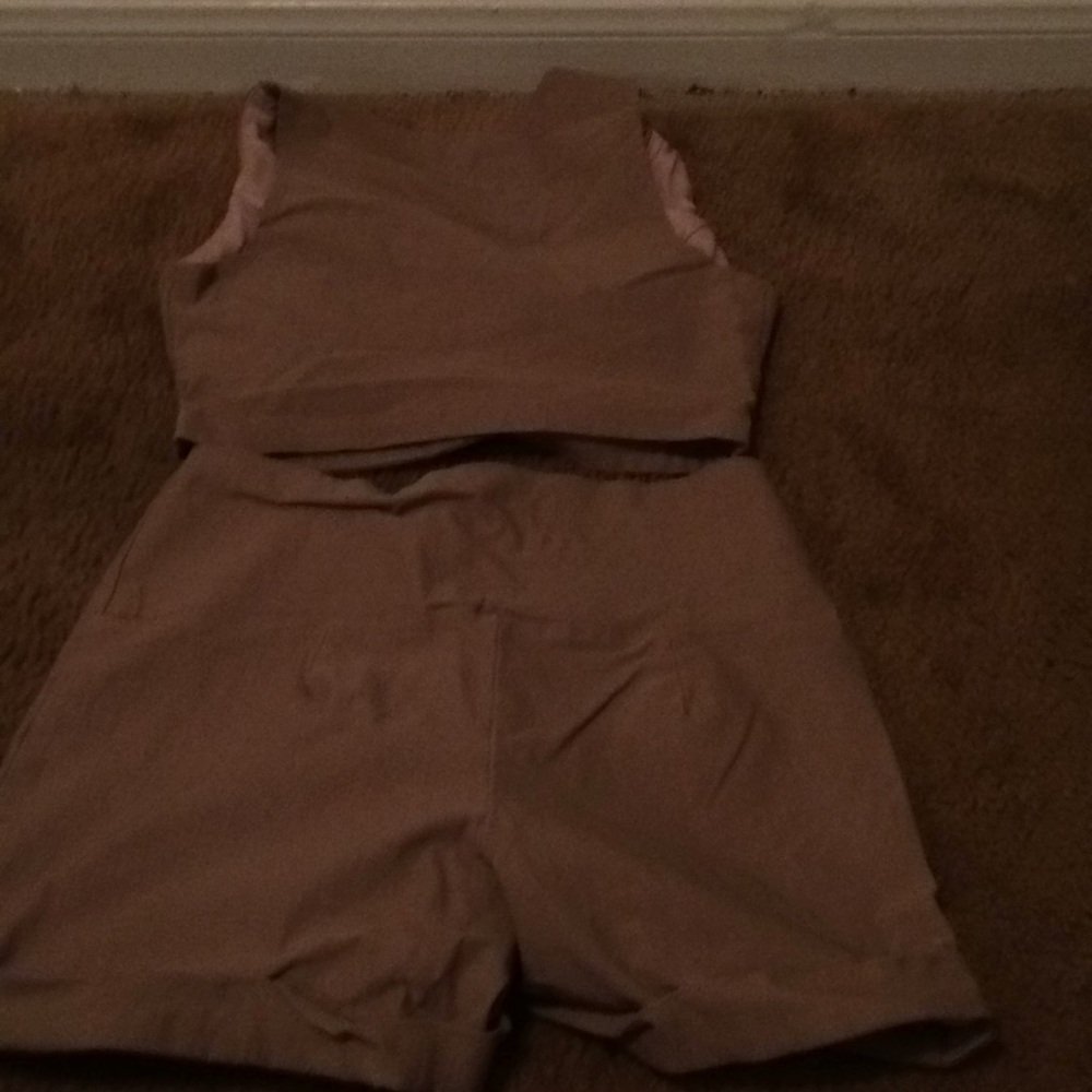 Short set - Picture 2 of 3